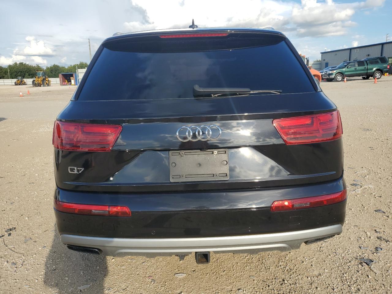 WA1LAAF74JD028957 2018 Audi Q7 Premium Plus