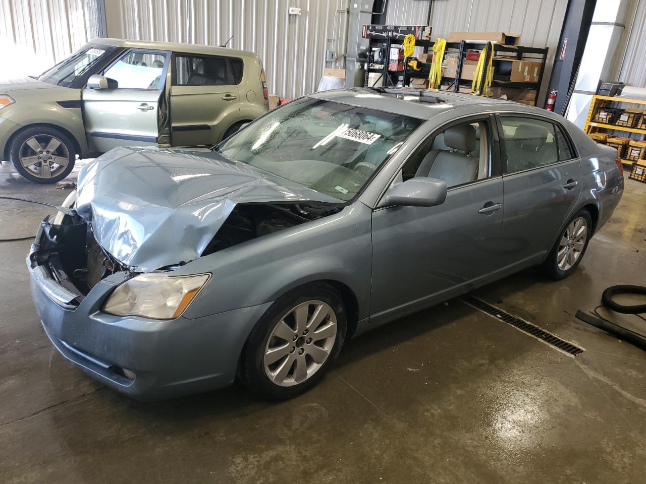 2007 Toyota Avalon - Image 1
