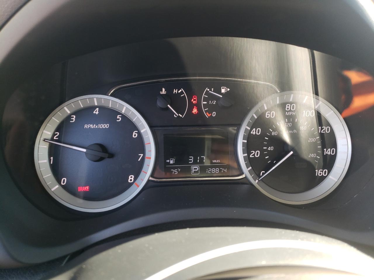 2015 Nissan Sentra - Image 9