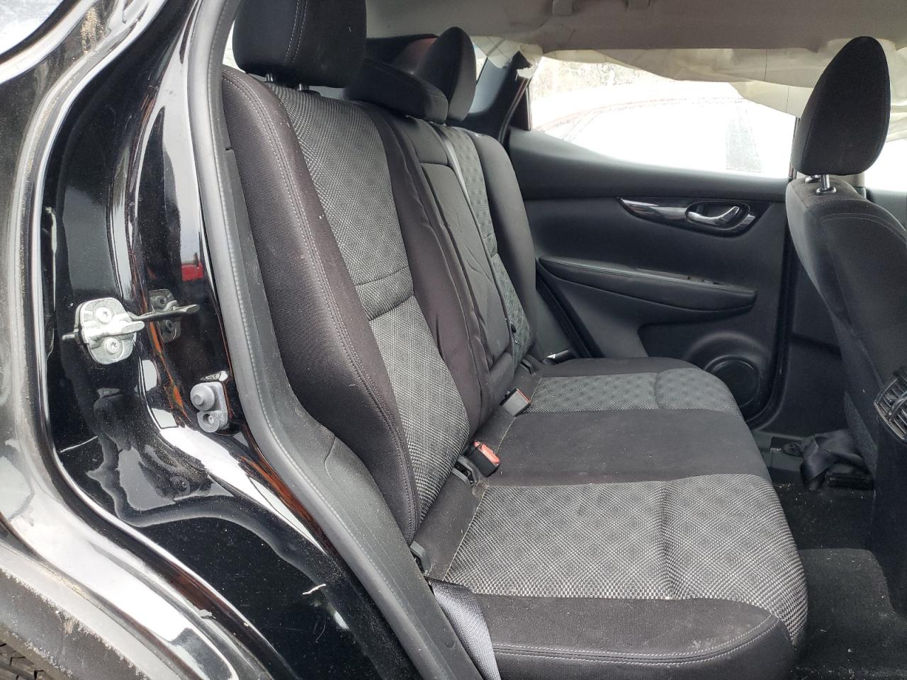 2018 Nissan Rogue - Image 11