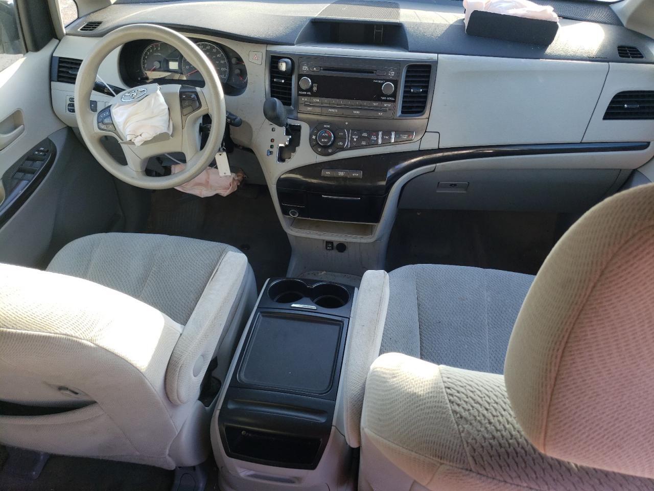 2013 Toyota Sienna - Image 8