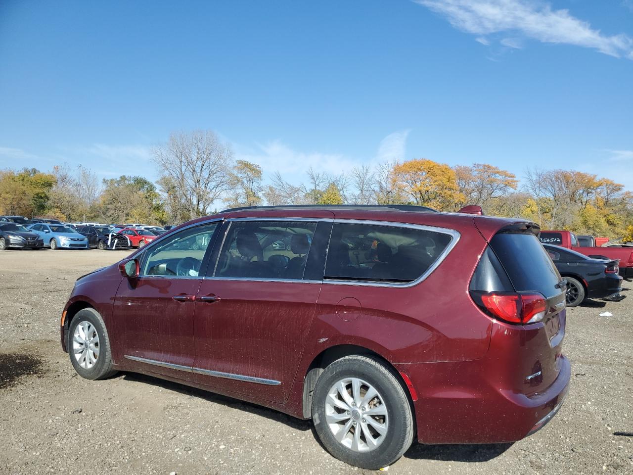 2017 Chrysler Pacifica - Image 2