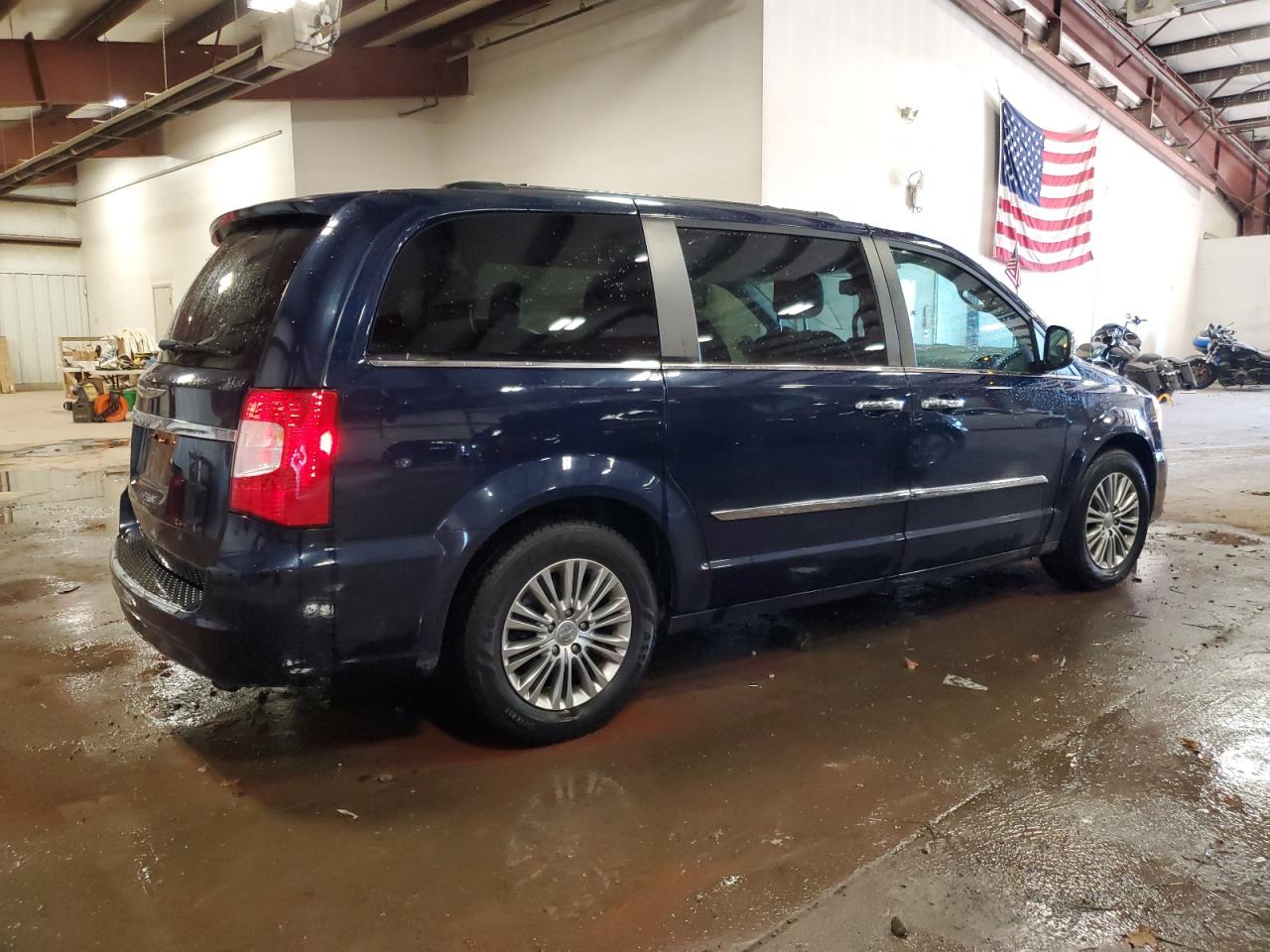 2013 Chrysler Town & Country - Image 3