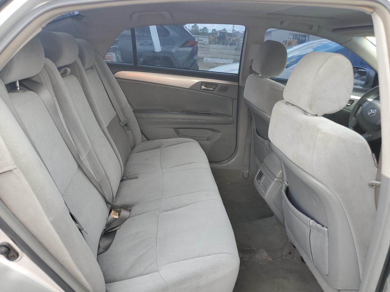 2005 Toyota Avalon - Image 10