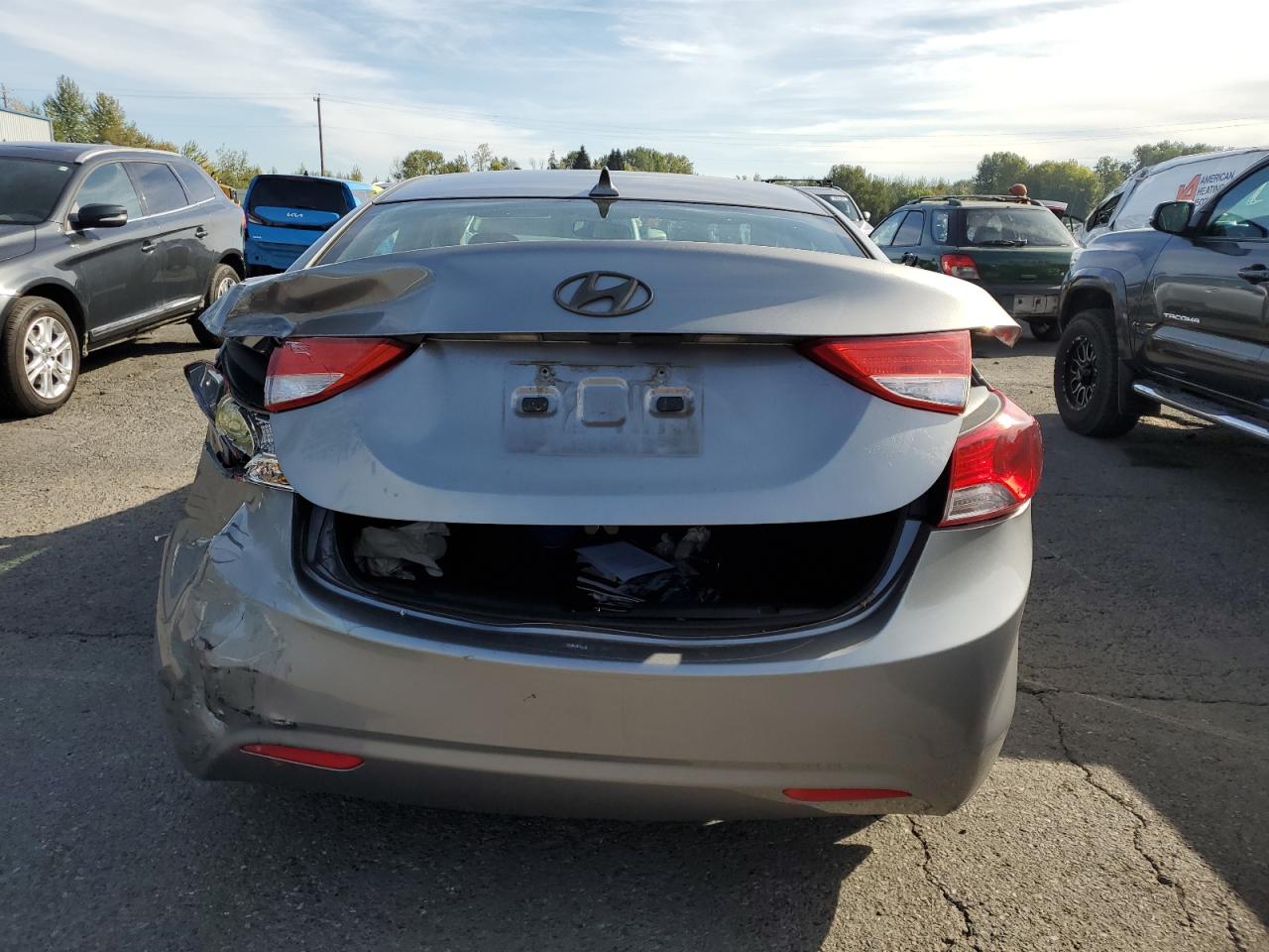 2012 Hyundai Elantra - Image 6