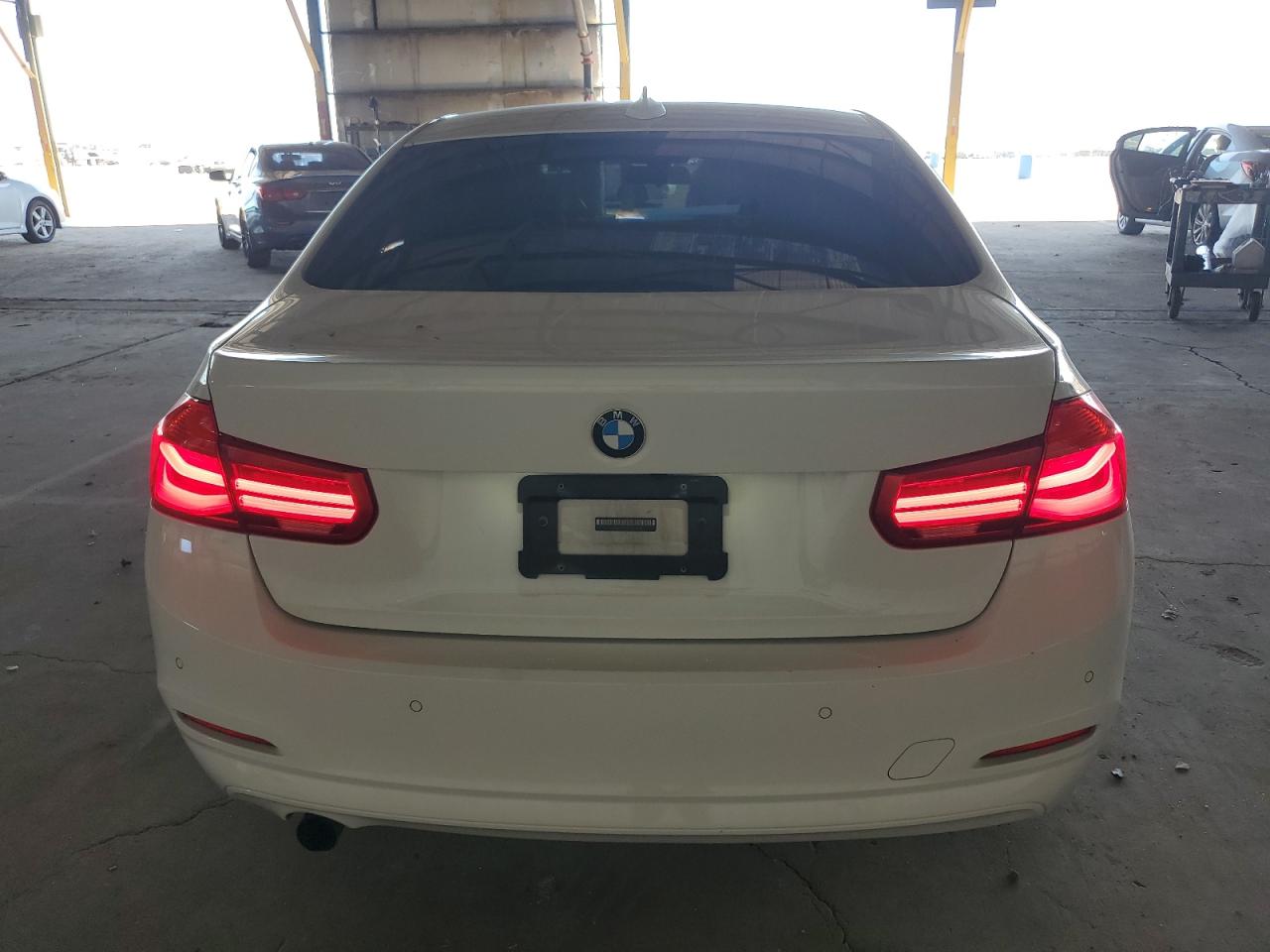 WBA8E1G51GNT99216 2016 BMW 320 I