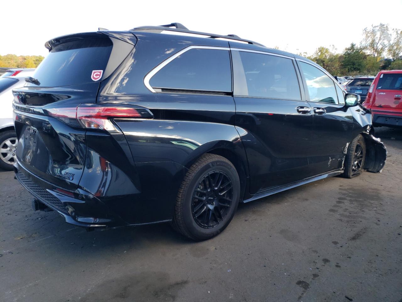 2021 Toyota Sienna - Image 3
