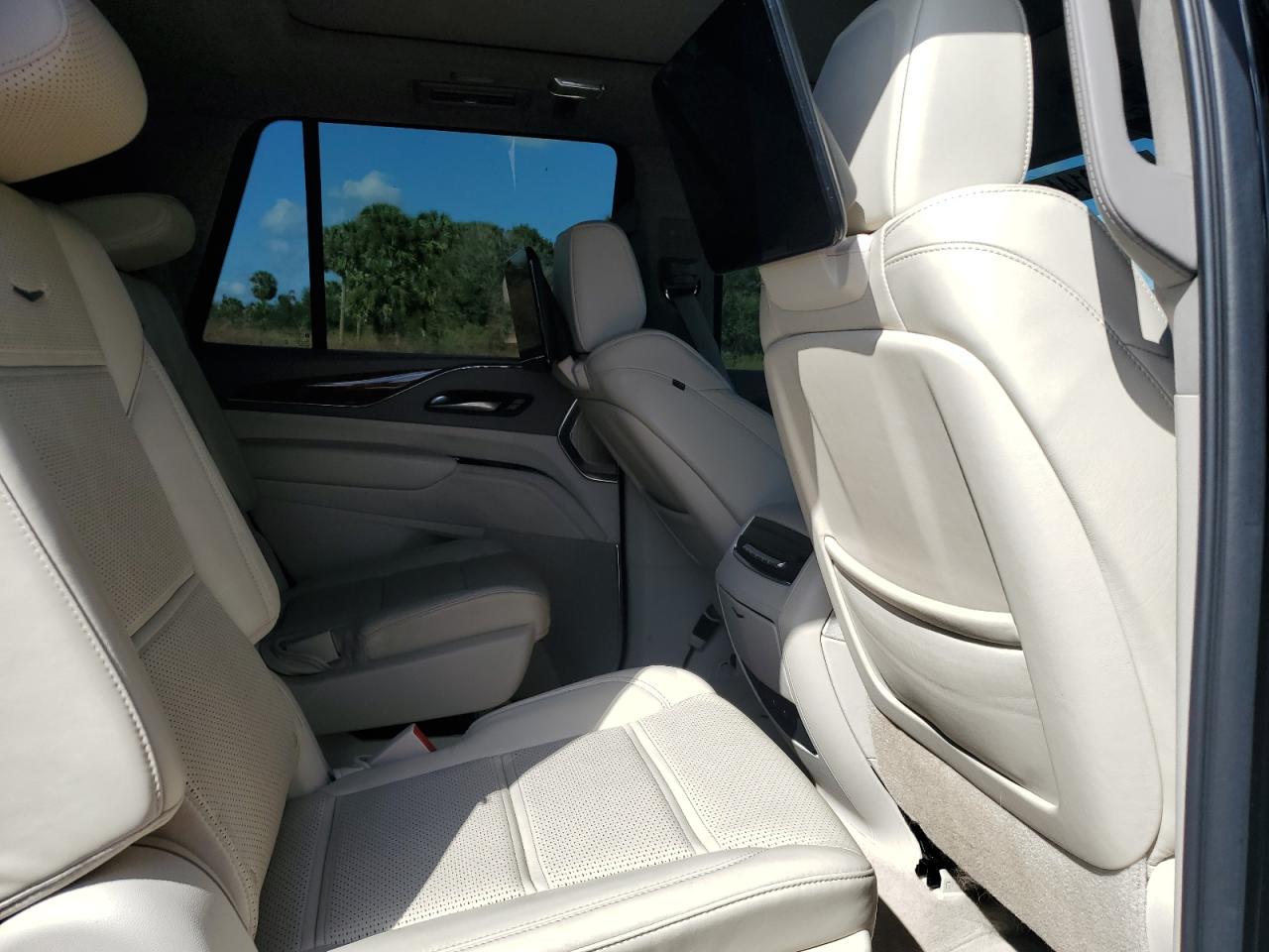 2021 Cadillac Escalade Premium Luxury Platinum VIN: 1GYS3DKL7MR168745 Lot: 76098144