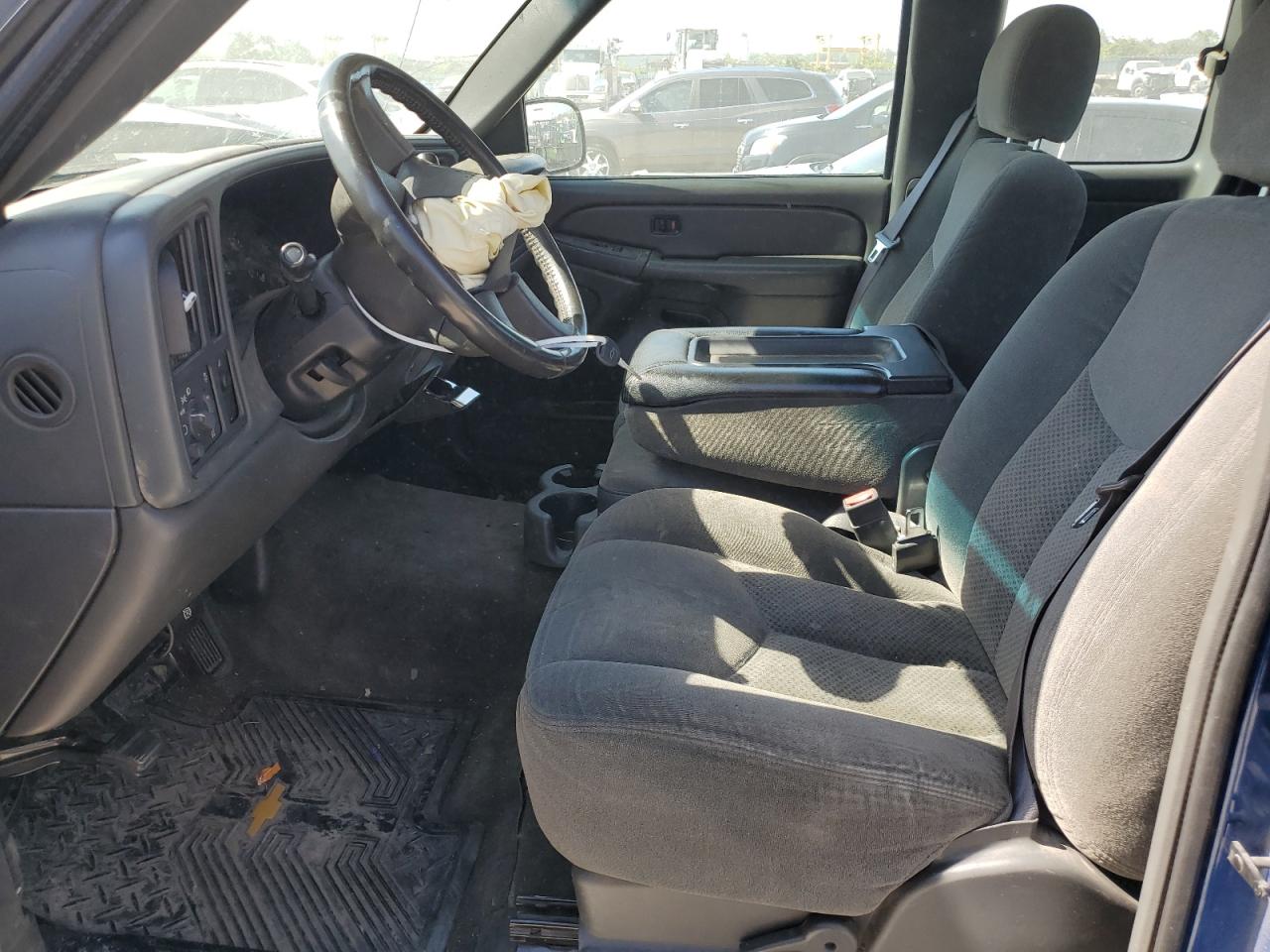 2004 Chevrolet Silverado - Image 7