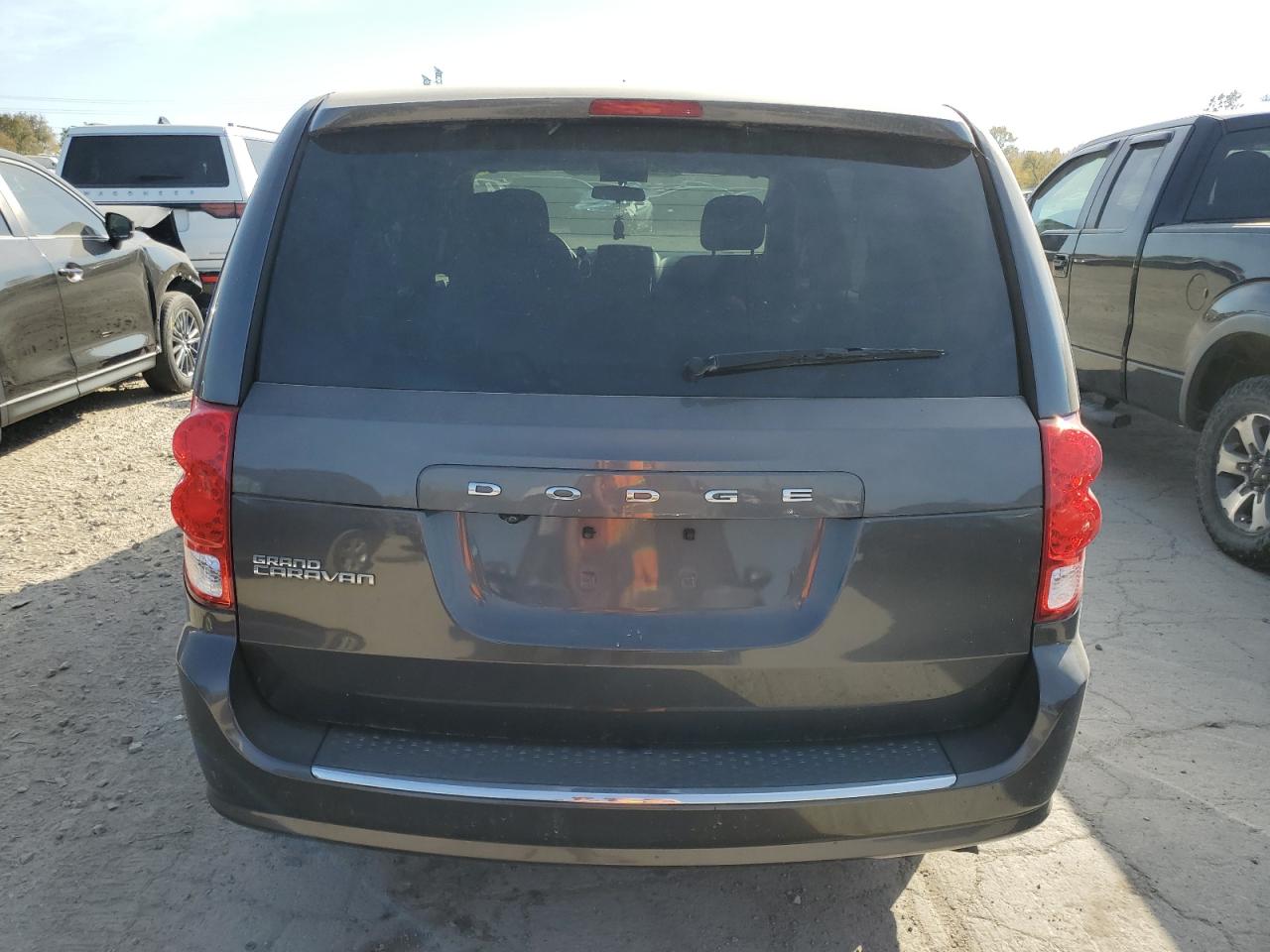 2C4RDGBG8JR143669 2018 Dodge Grand Caravan Se