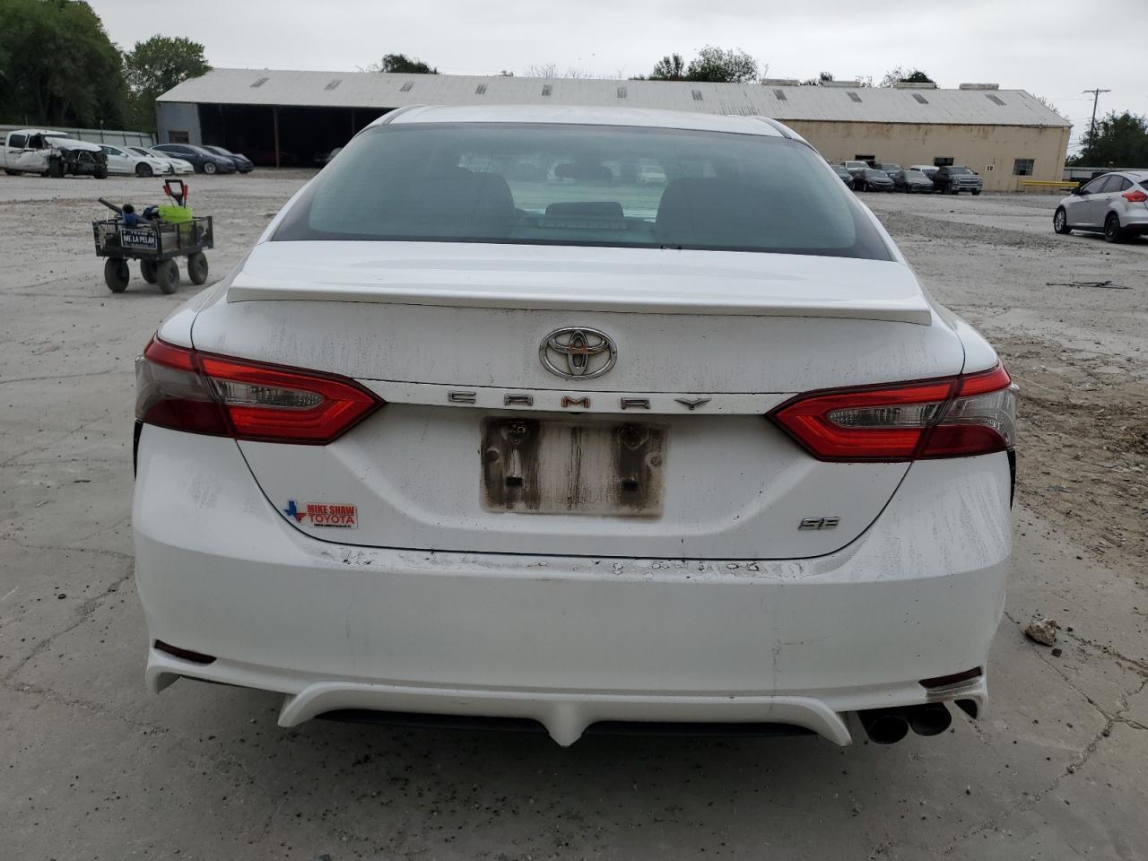 VIN 4T1B11HK9JU133475 2018 TOYOTA CAMRY no.6