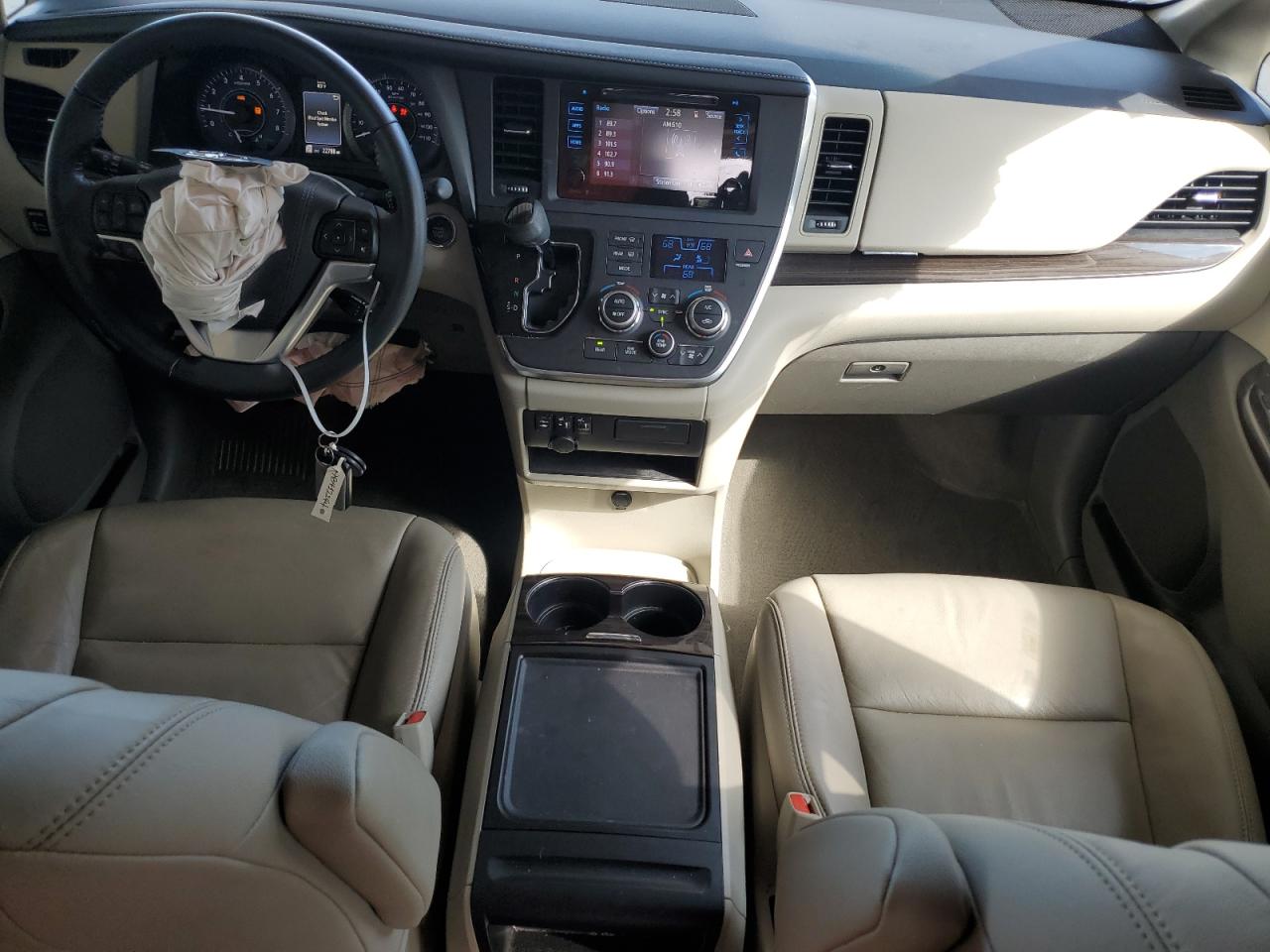 2015 Toyota Sienna - Image 8