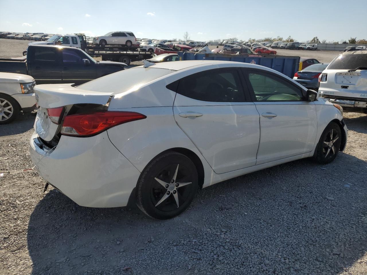 2012 Hyundai Elantra - Image 3