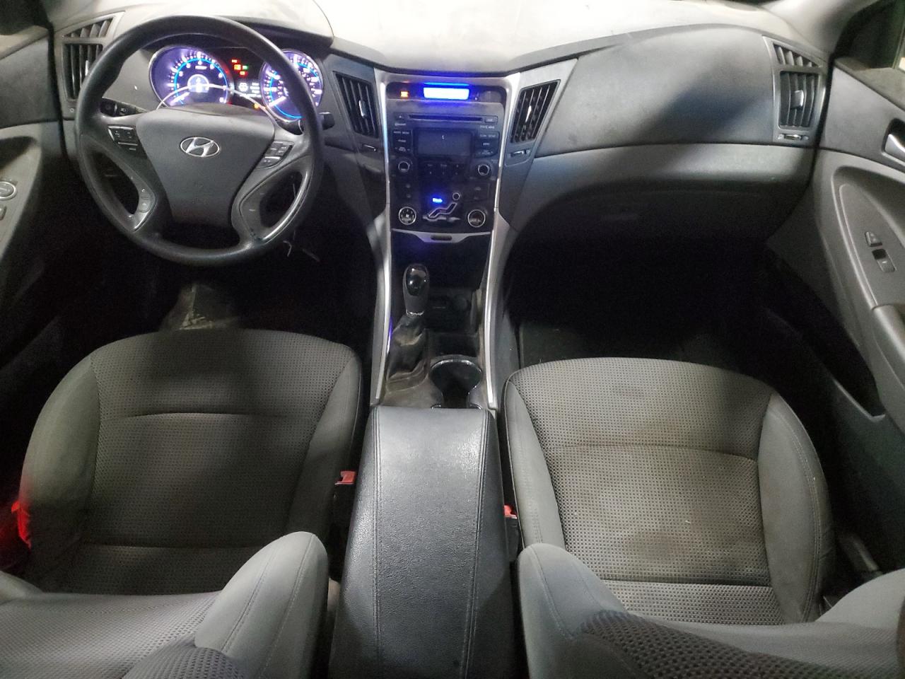 2012 Hyundai Sonata - Image 8