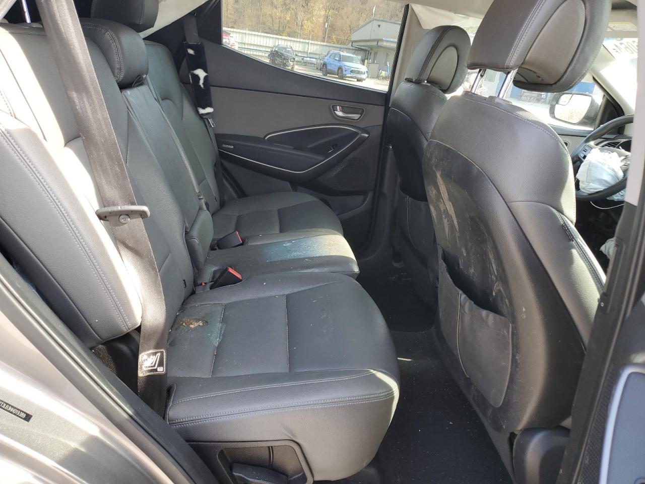 2017 Hyundai Santa Fe - Image 12