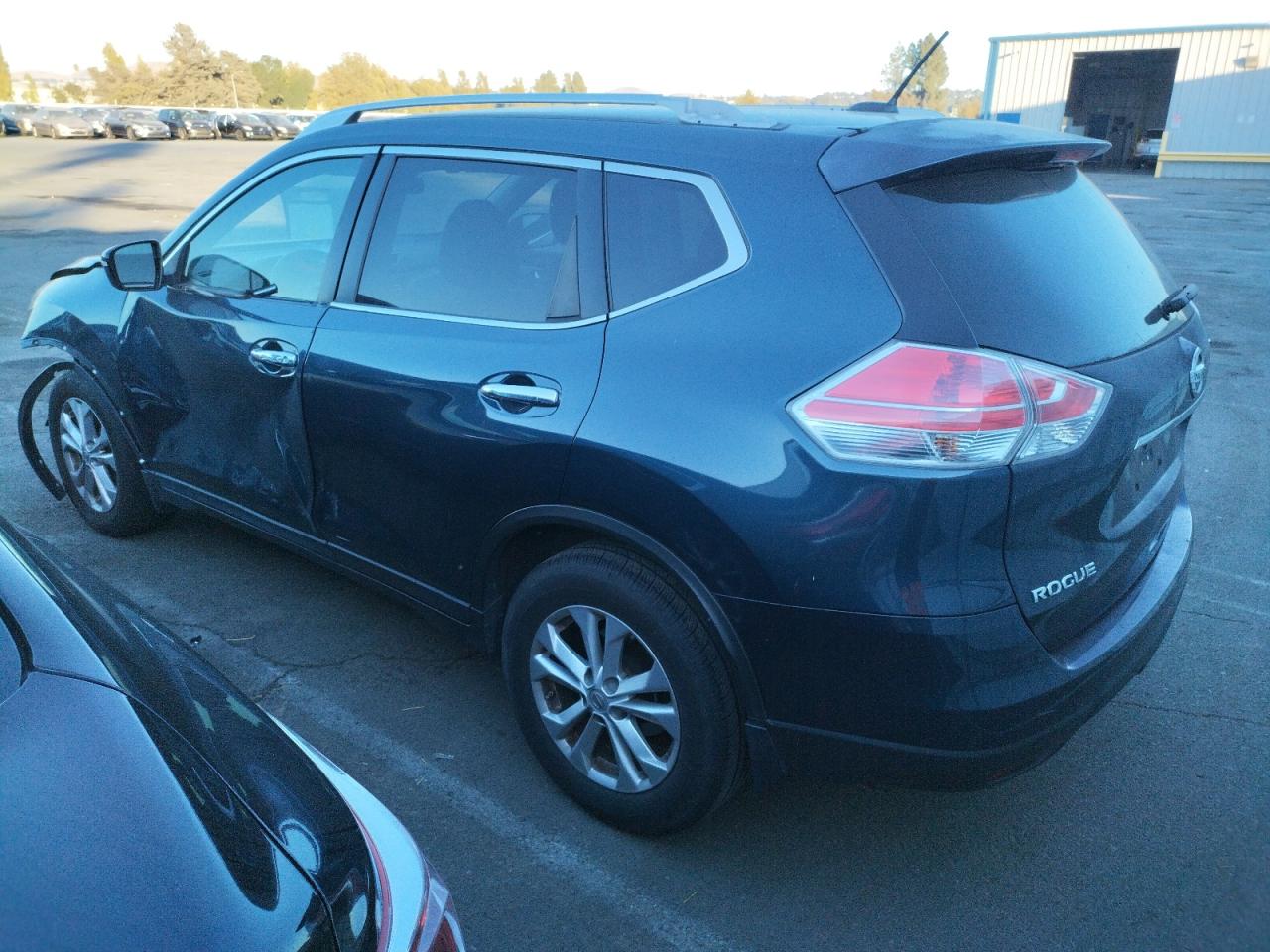 2015 Nissan Rogue - Image 2