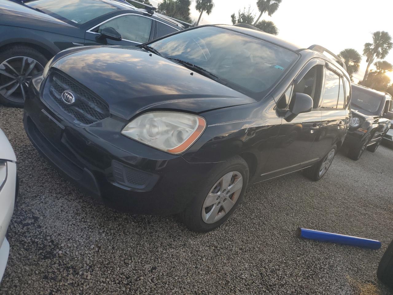 2009 Kia Rondo - Image 1