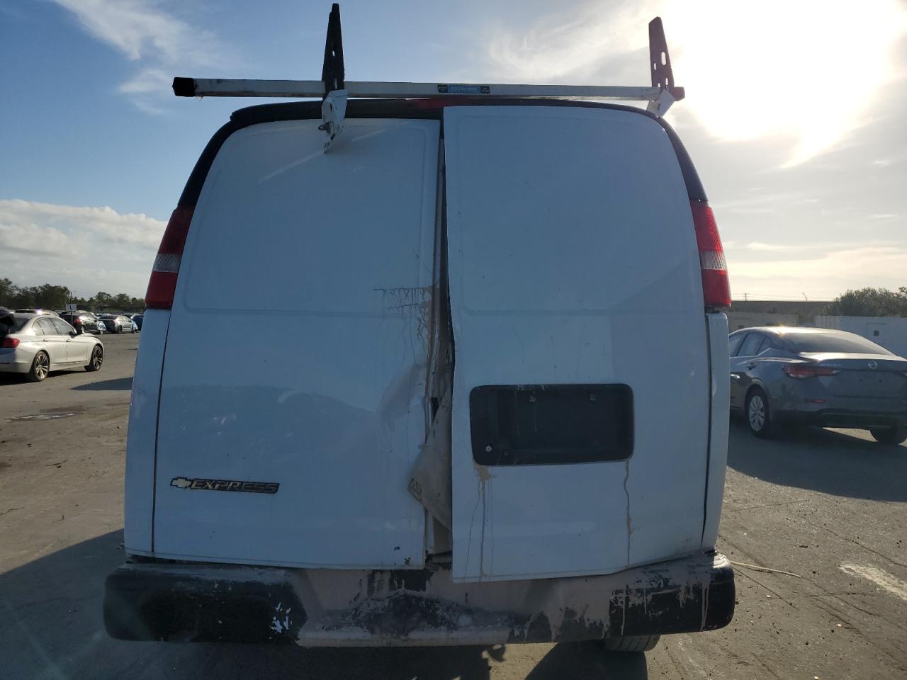 2018 Chevrolet Express G2500 VIN: 1GCWGAFP9J1340694 Lot: 76314384