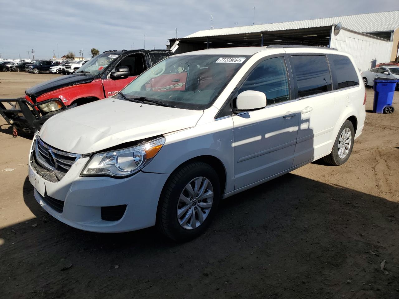 2012 Volkswagen Routan - Image 1