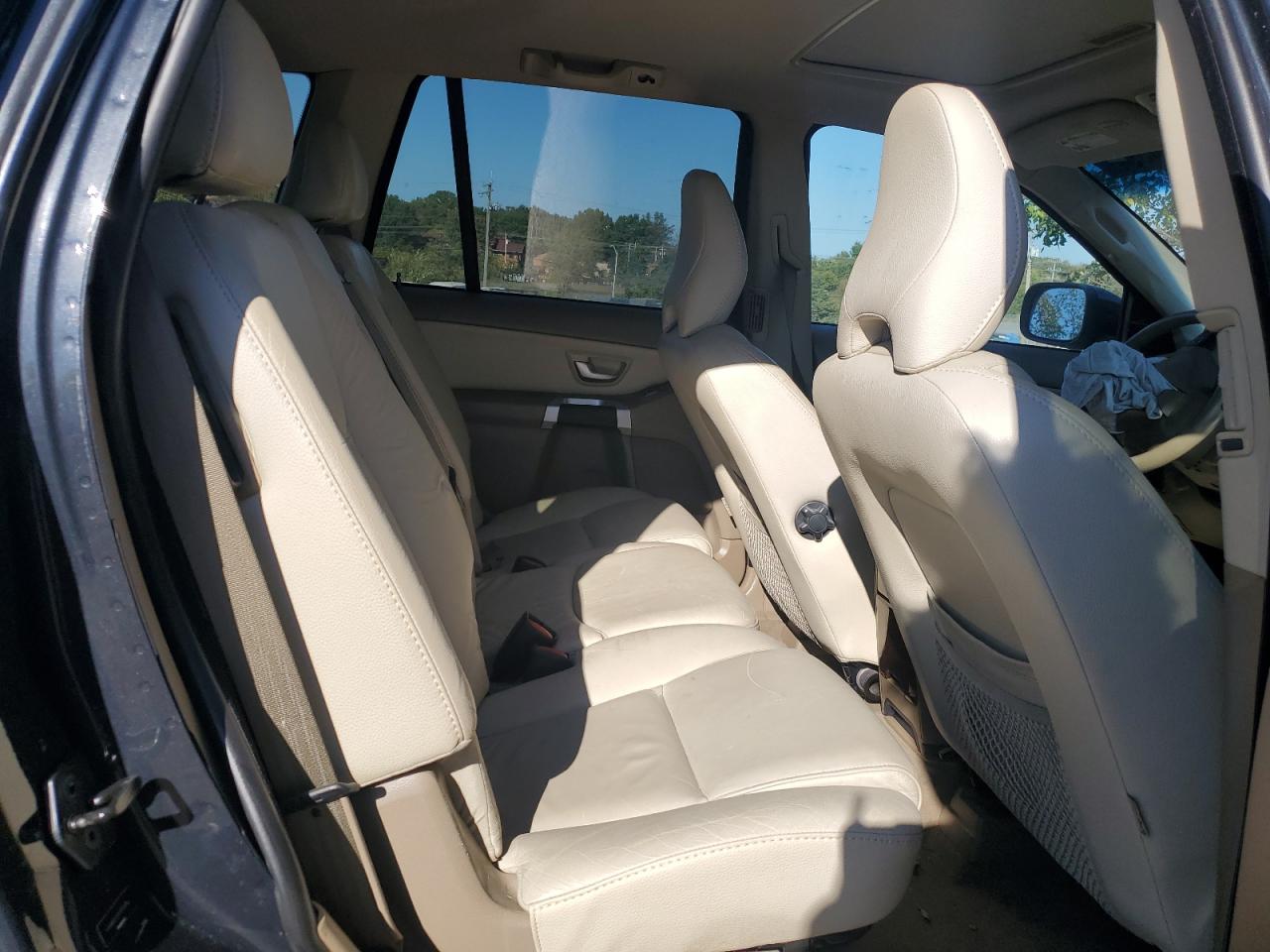 2010 Volvo XC90 - Image 11