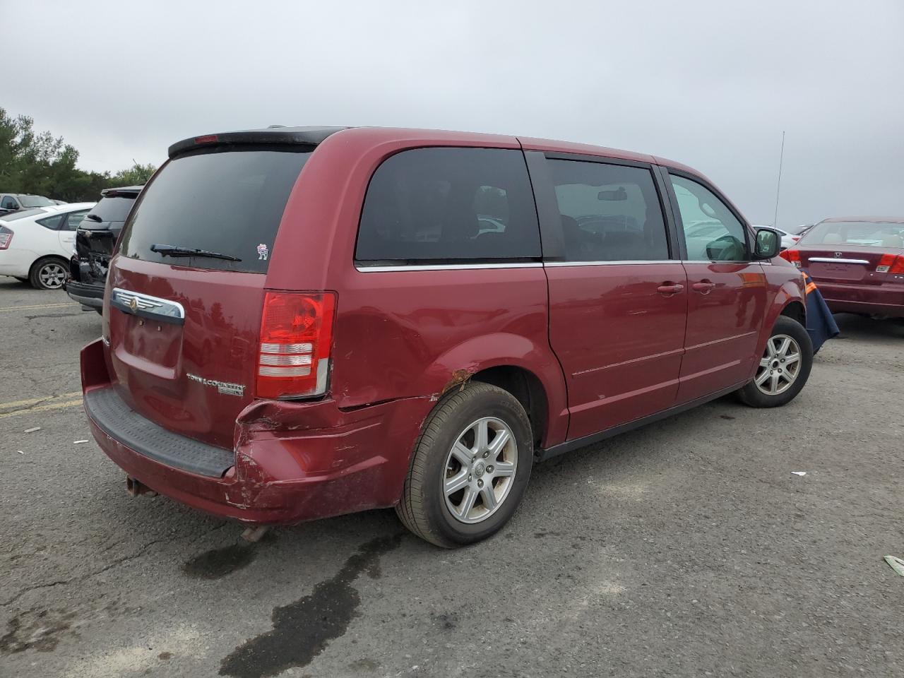 2010 Chrysler Town & Country - Image 3