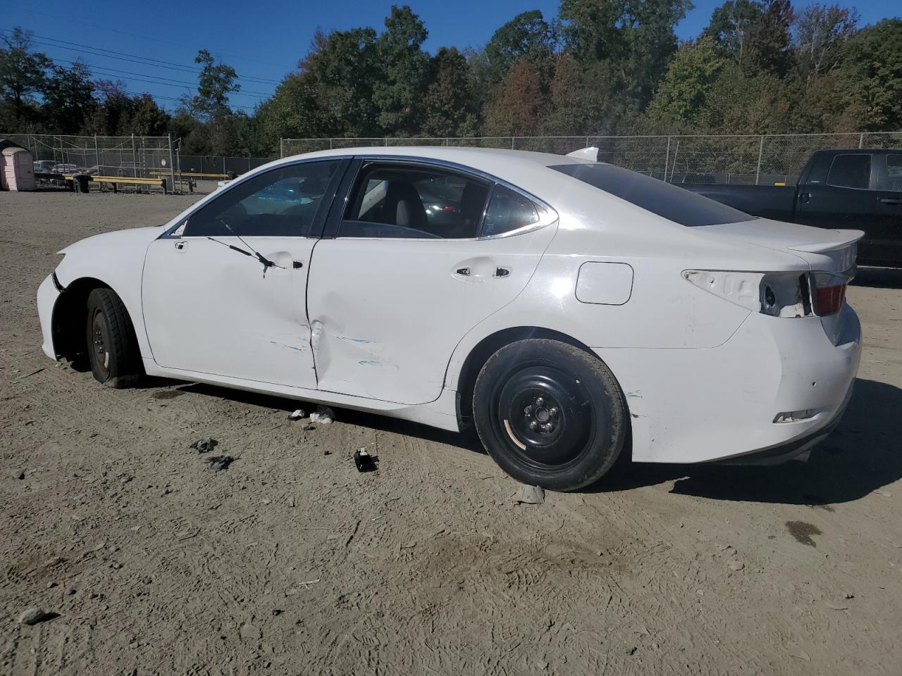 2015 Lexus ES - Image 2