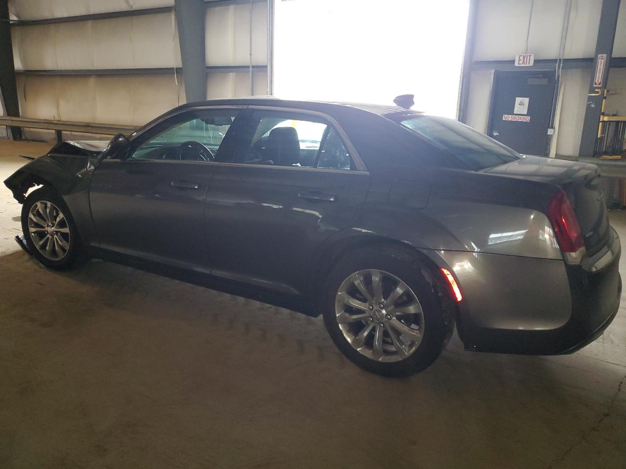 VIN 2C3CCARG1GH183137 2016 CHRYSLER 300 no.2