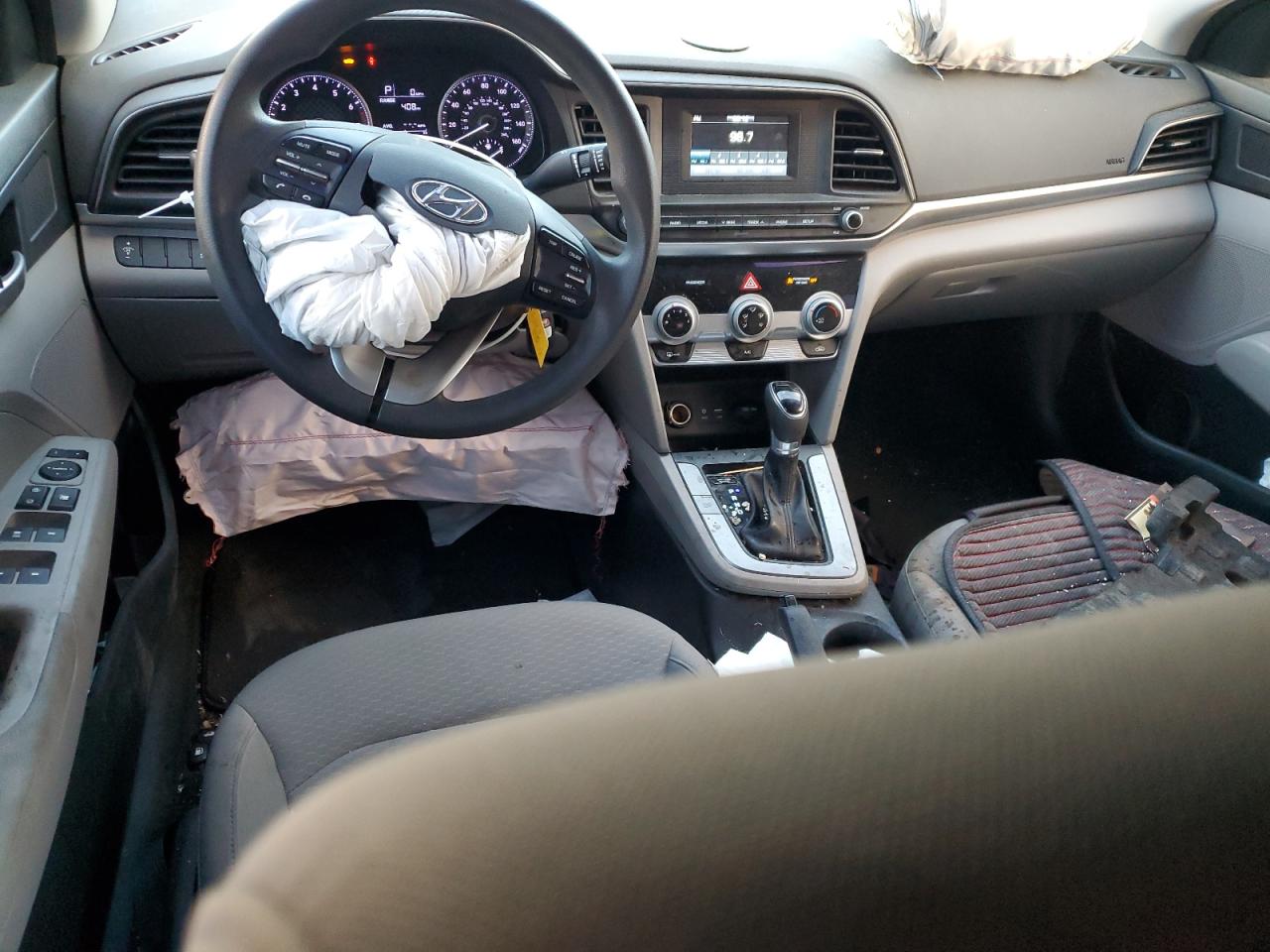 2019 Hyundai Elantra - Image 8