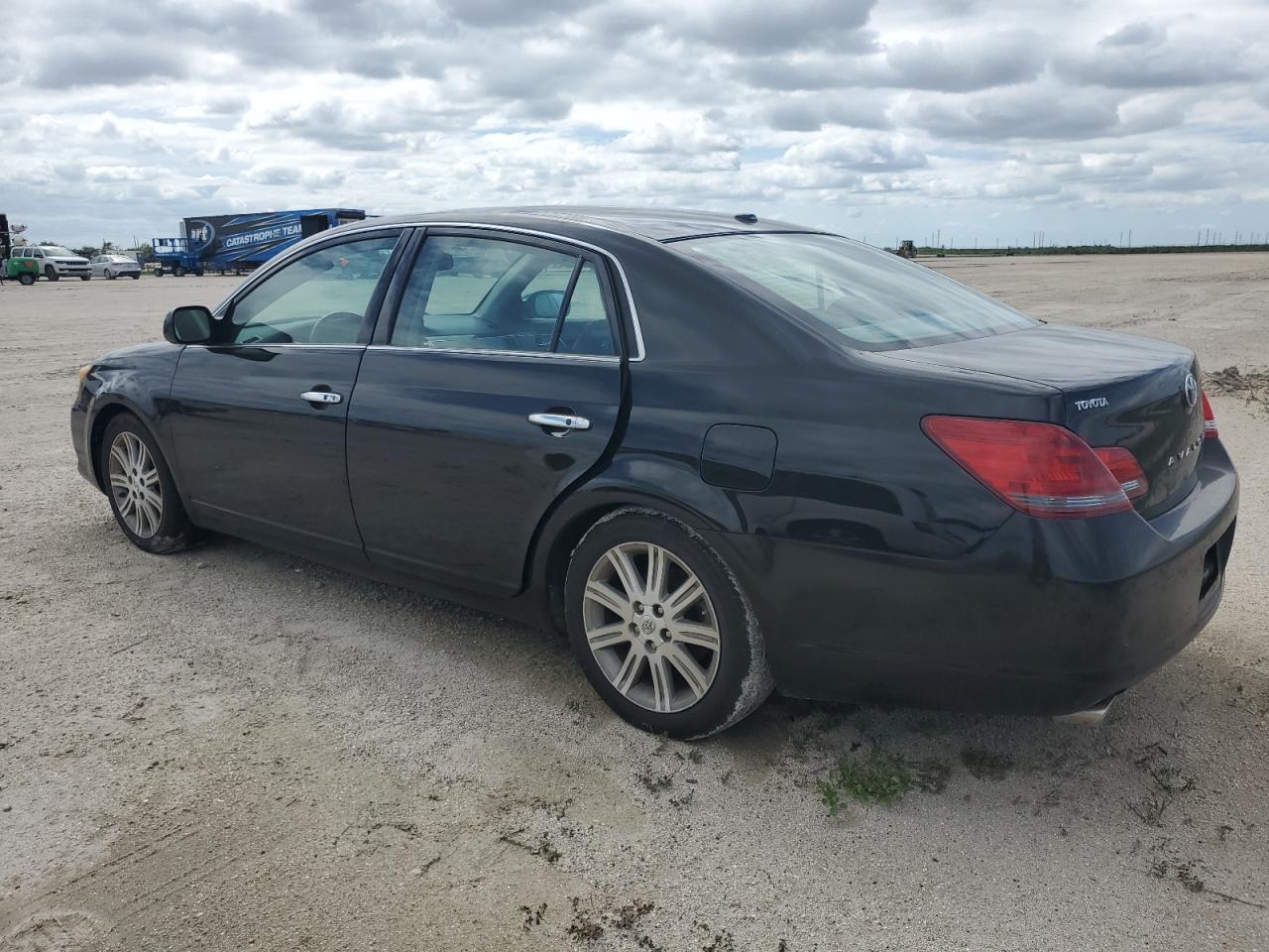 2009 Toyota Avalon - Image 2