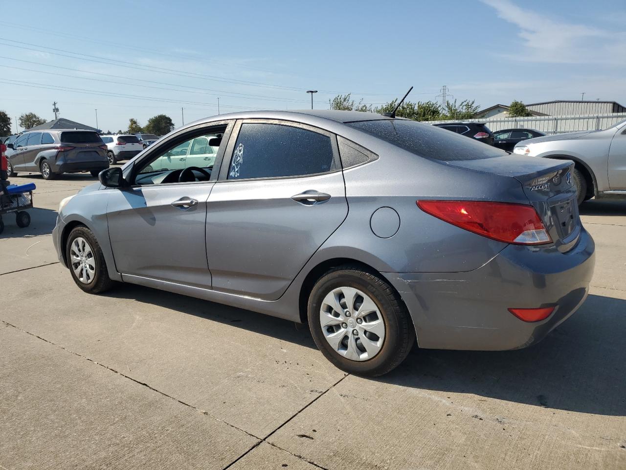 KMHCT4AE7HU204607 2017 HYUNDAI ACCENT - Image 2