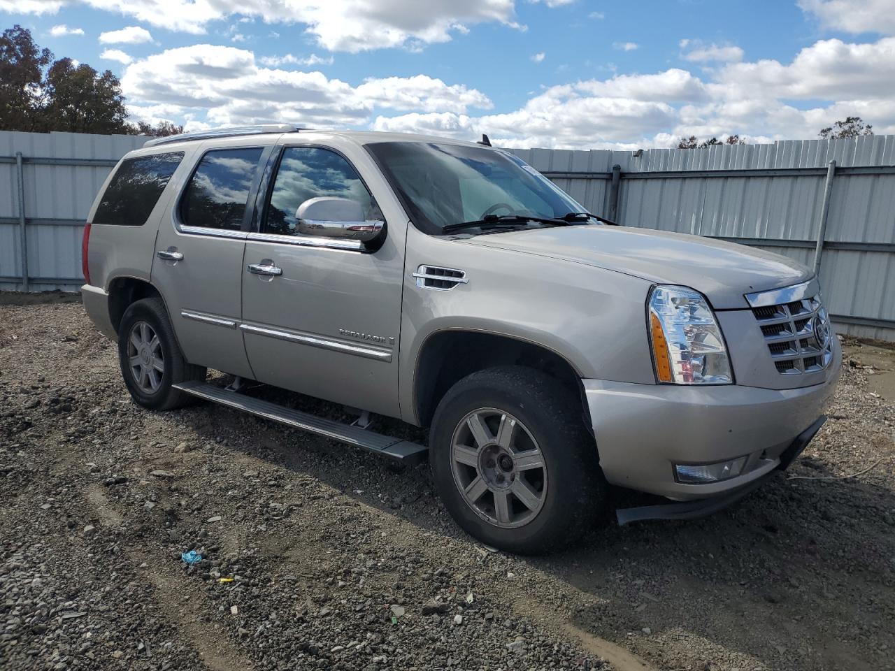 2007 Cadillac Escalade Luxury VIN: 1GYFK63827R287303 Lot: 76412634