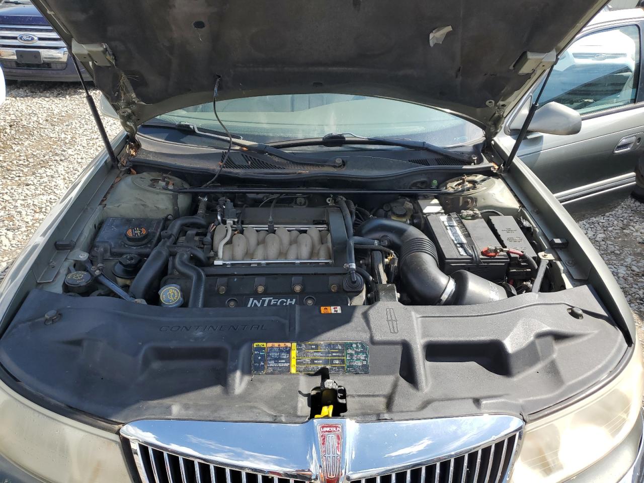 1LNHM97V3YY844216 2000 Lincoln Continental