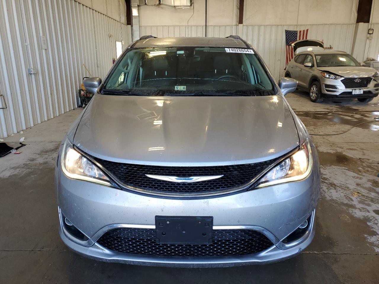 2017 Chrysler Pacifica - Image 5
