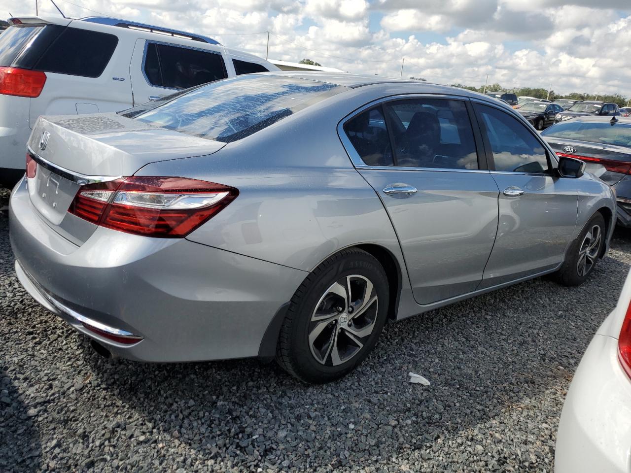 VIN 1HGCR2F30HA098745 2017 HONDA ACCORD no.3