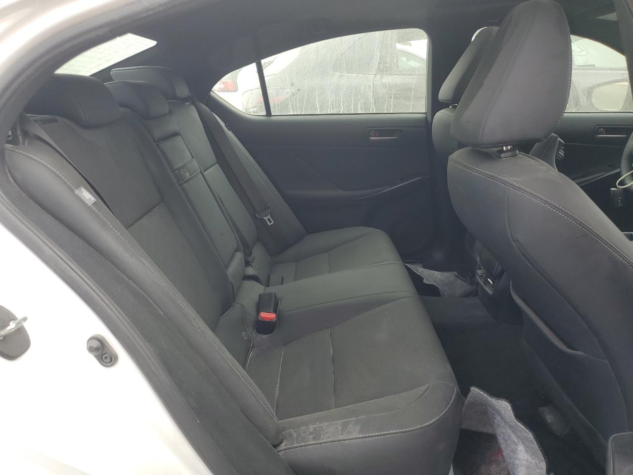 2024 Lexus IS - Image 10