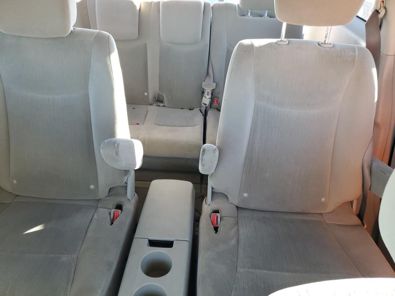 2016 Nissan Quest - Image 10
