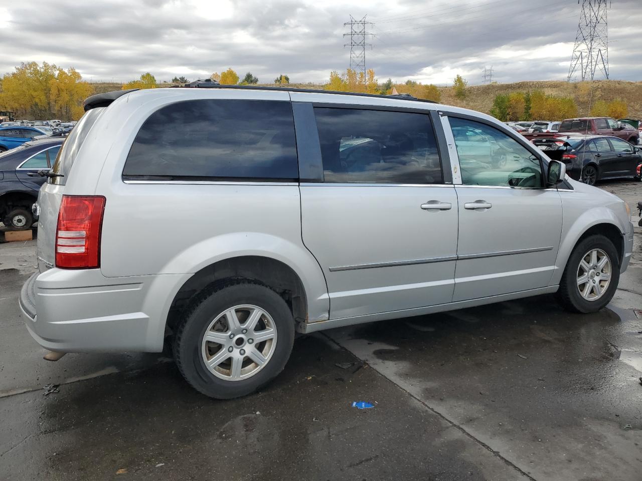 2010 Chrysler Town & Country - Image 3