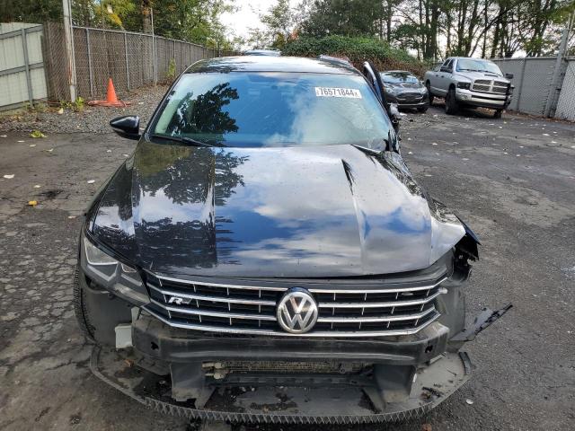  VOLKSWAGEN PASSAT 2018 Чорний