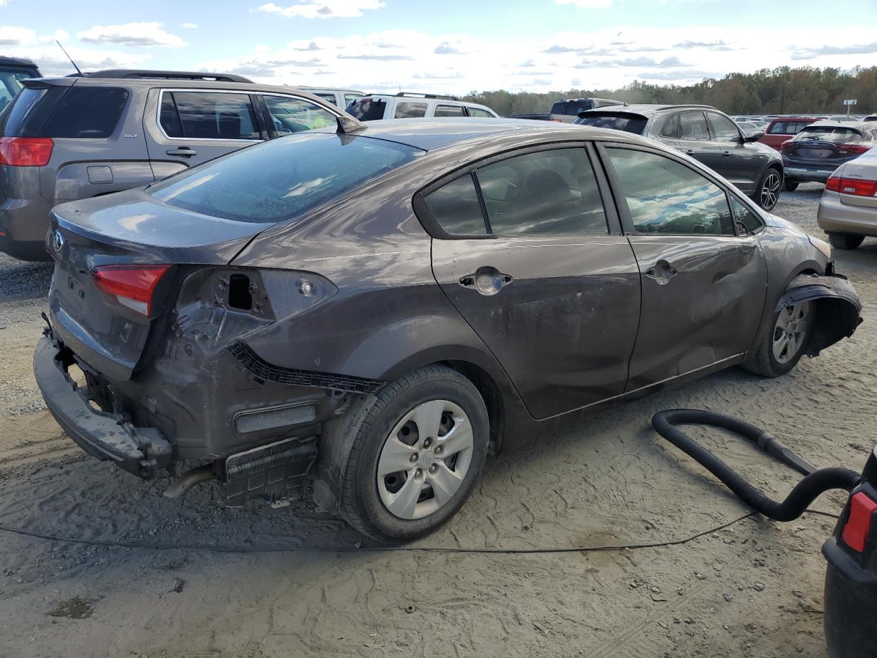 2017 Kia Forte - Image 3