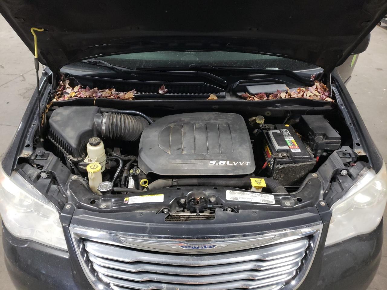 2012 Chrysler Town & Country - Image 12
