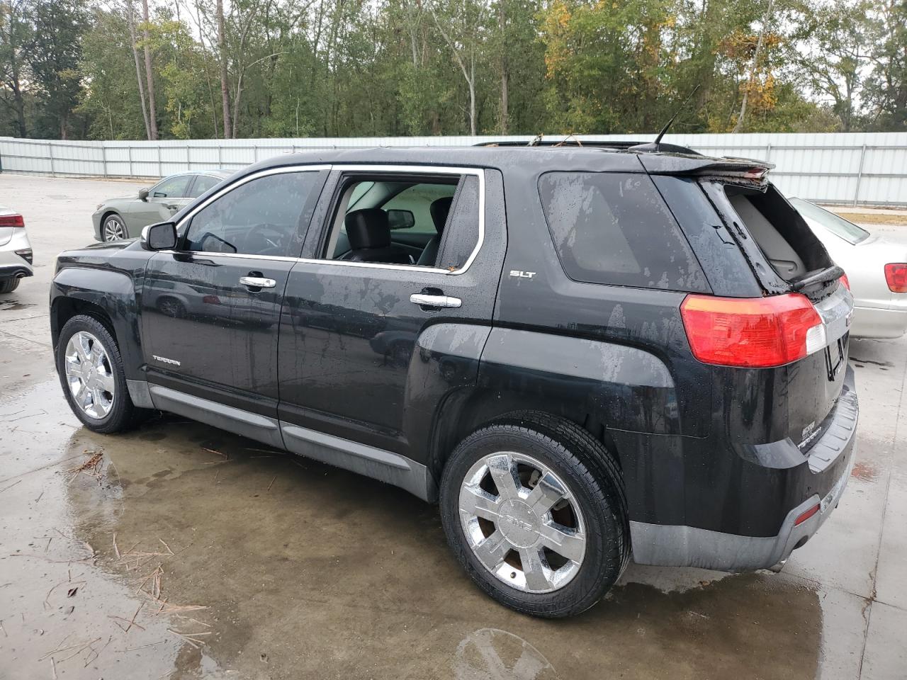 2010 GMC Terrain - Image 2