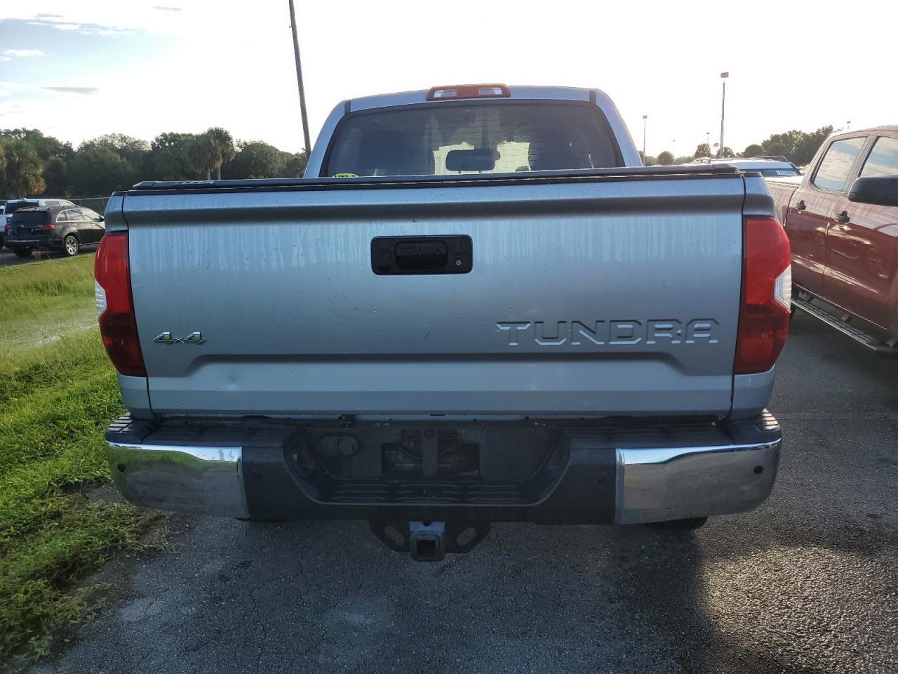 5TFDW5F1XHX659526 2017 Toyota Tundra Crewmax Sr5