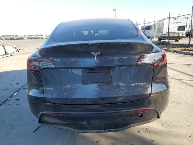  TESLA MODEL Y 2024 Srebrny