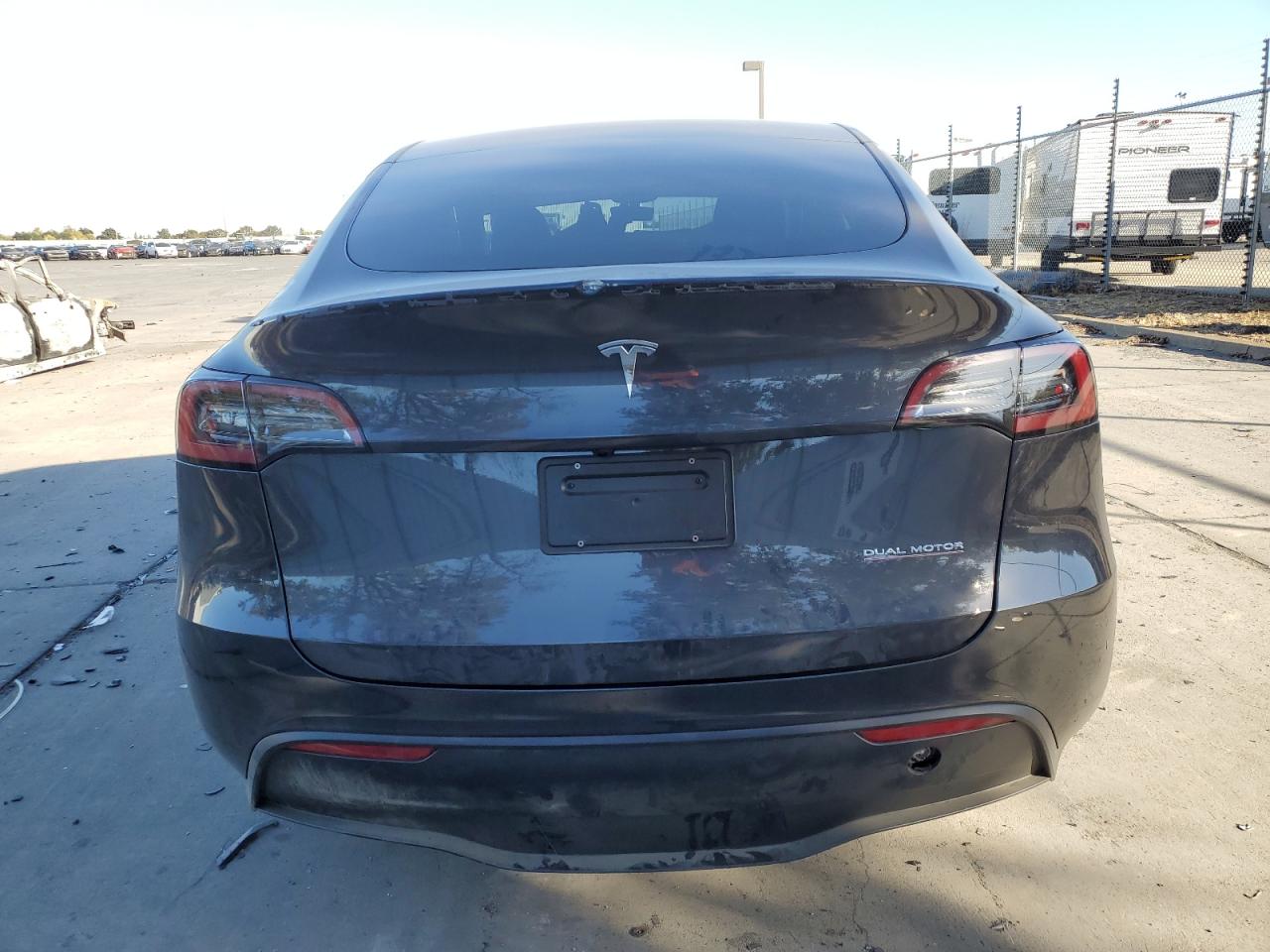 2024 Tesla Model Y VIN: 7SAYGDEE6RF125483 Lot: 76122254