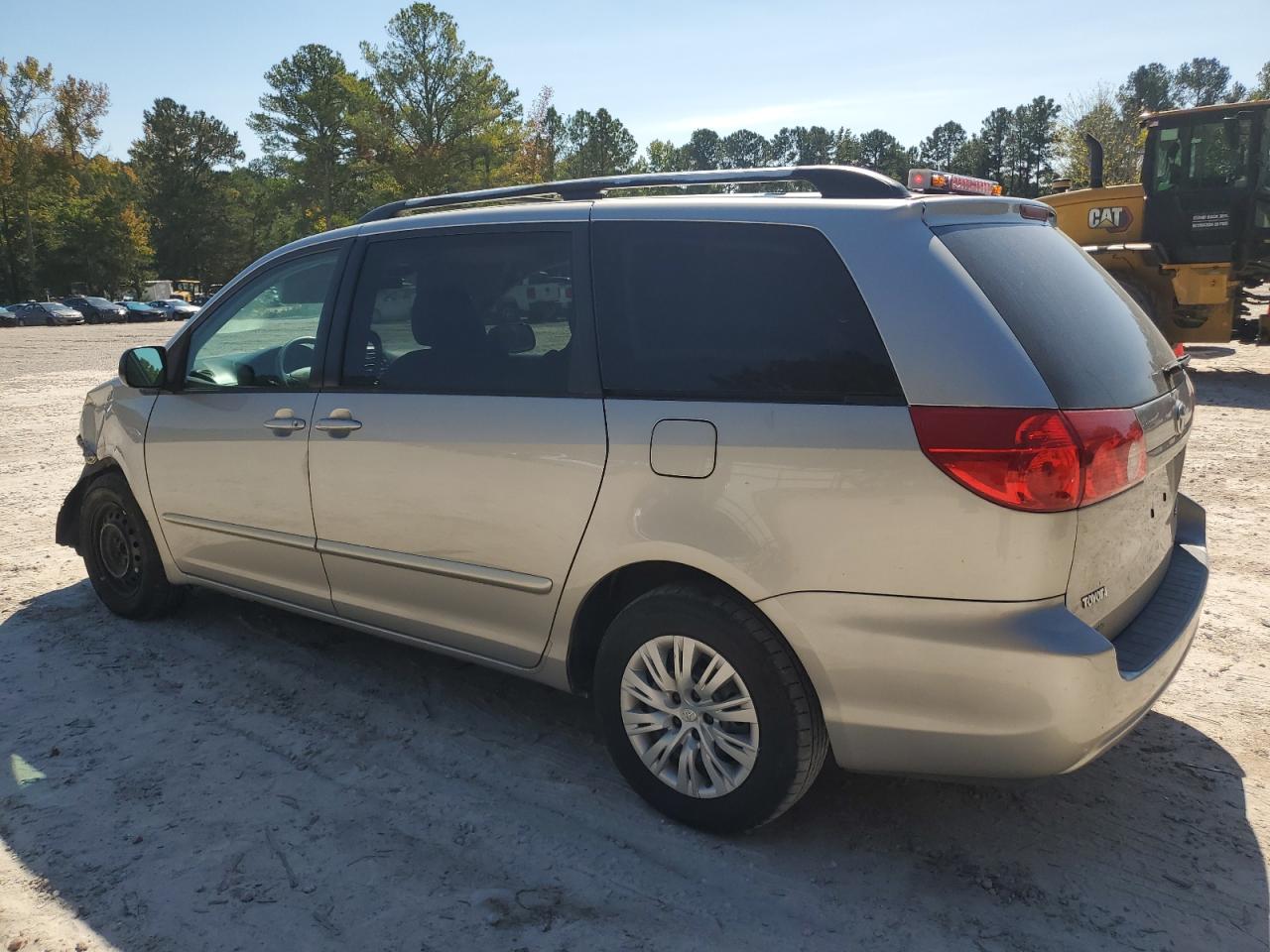 2009 Toyota Sienna - Image 2