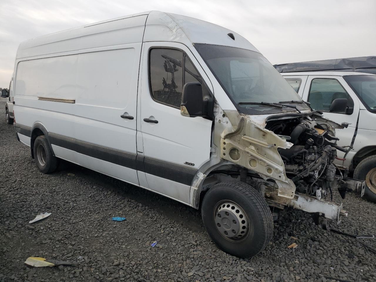 VIN WD3PF1CC1D5750132 2013 MERCEDES-BENZ SPRINTER no.4