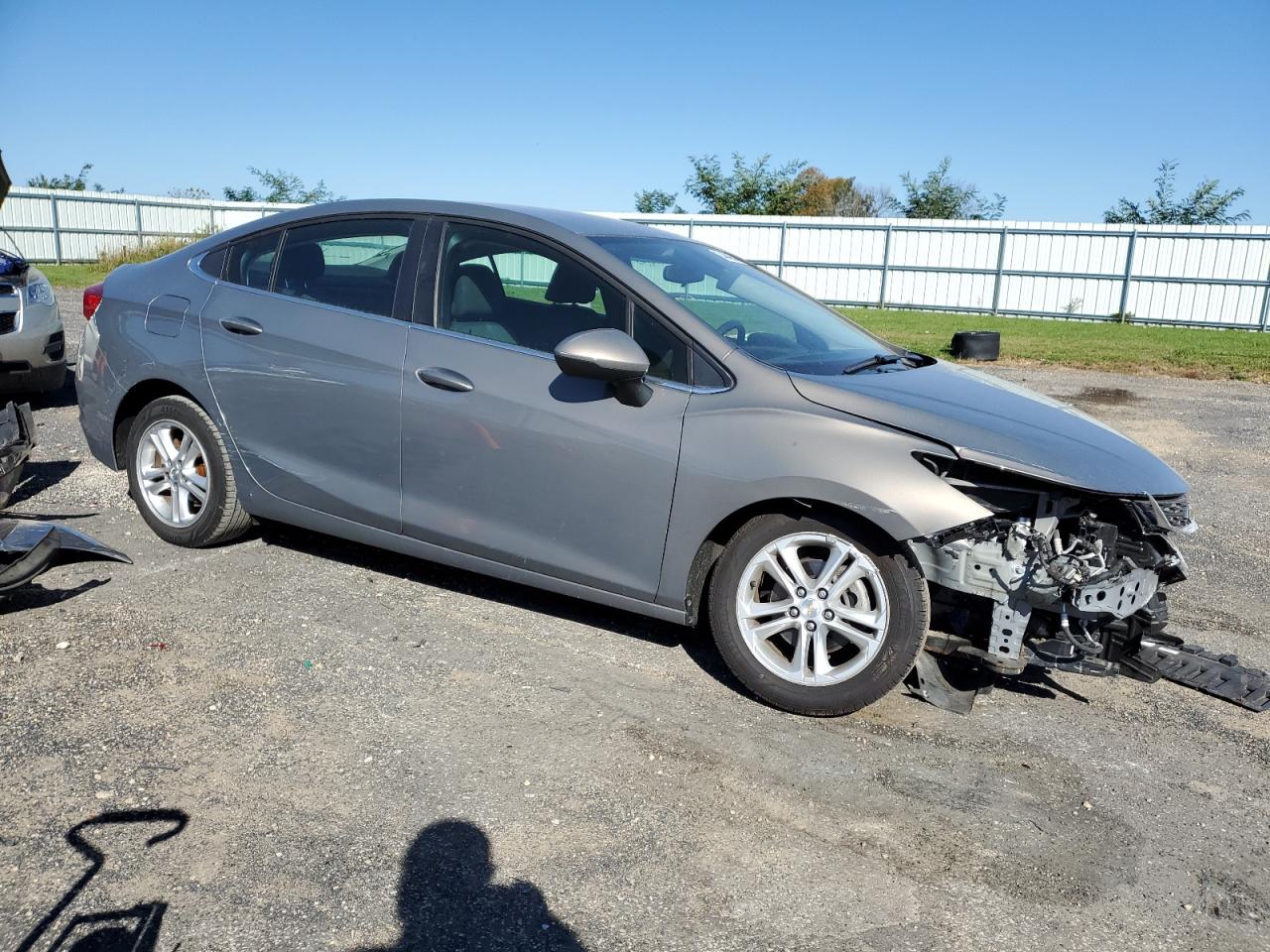 2018 Chevrolet Cruze - Image 4