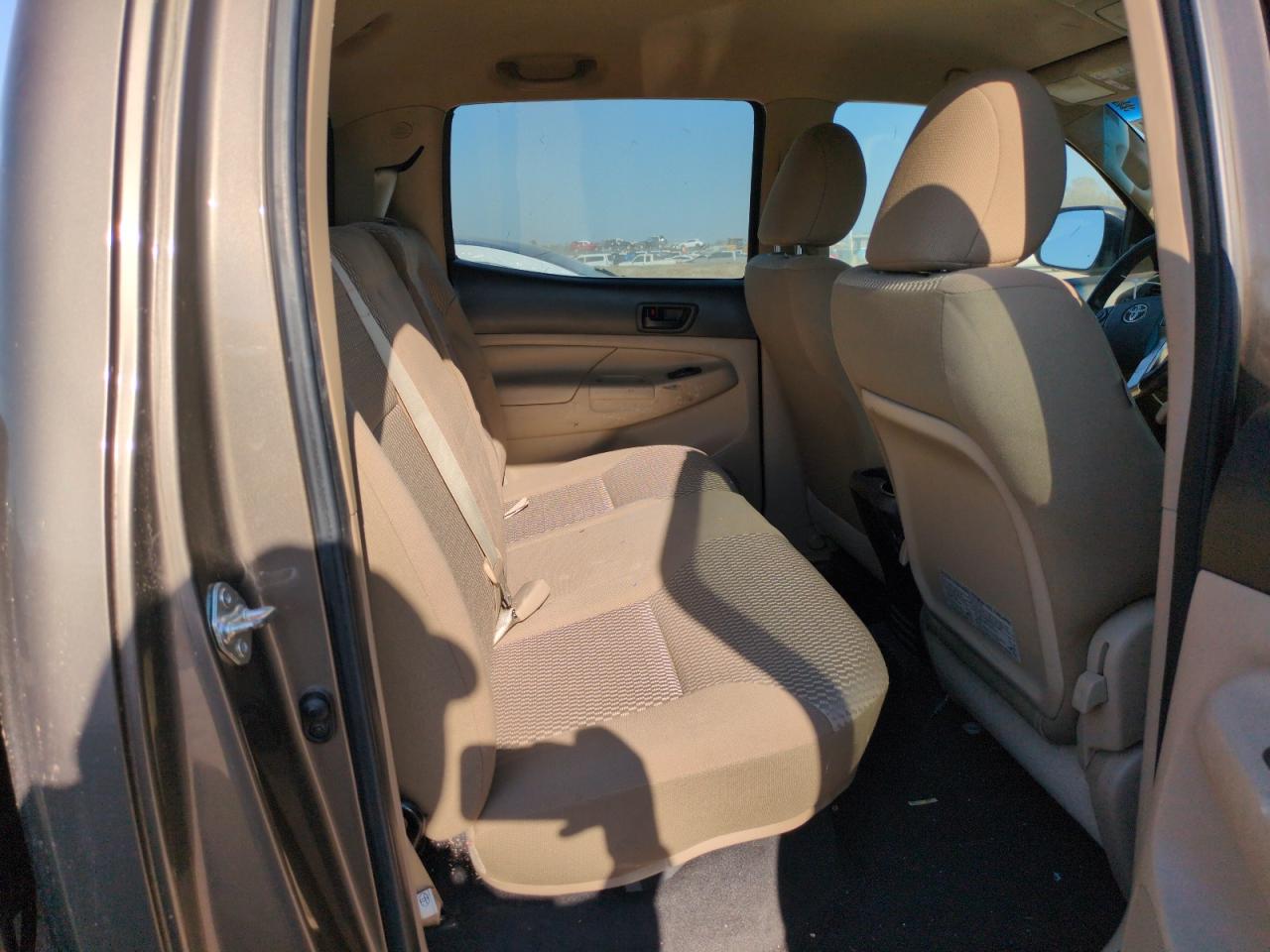 2015 Toyota Tacoma - Image 10