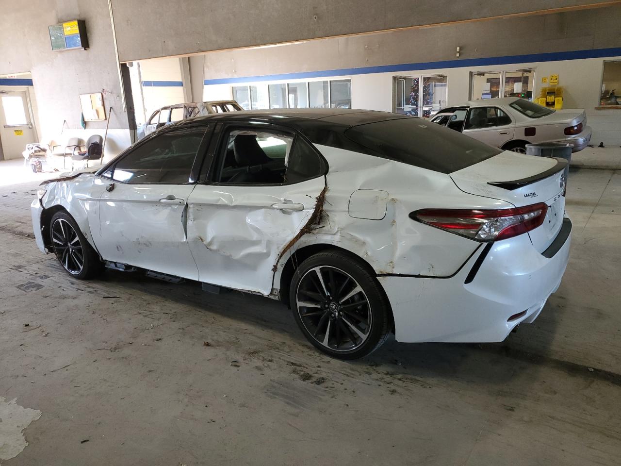 Auction sale of the 2018 TOYOTA CAMRY , vin: 4T1B61HK9JU153467, lot number: 77275574