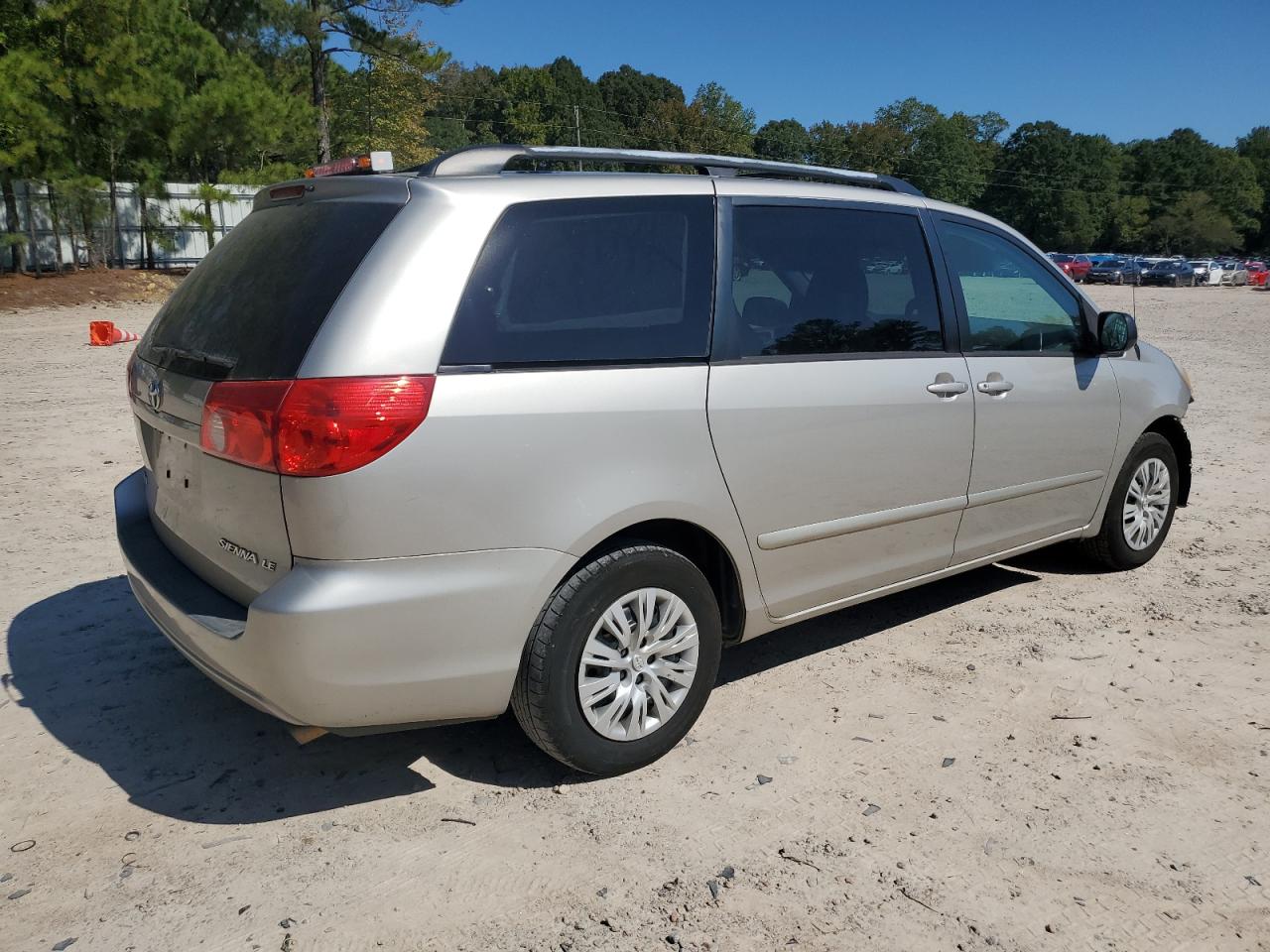 2009 Toyota Sienna - Image 3